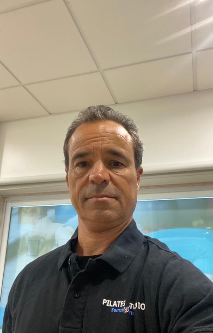 instrutor de pilates Anderson Azevedo